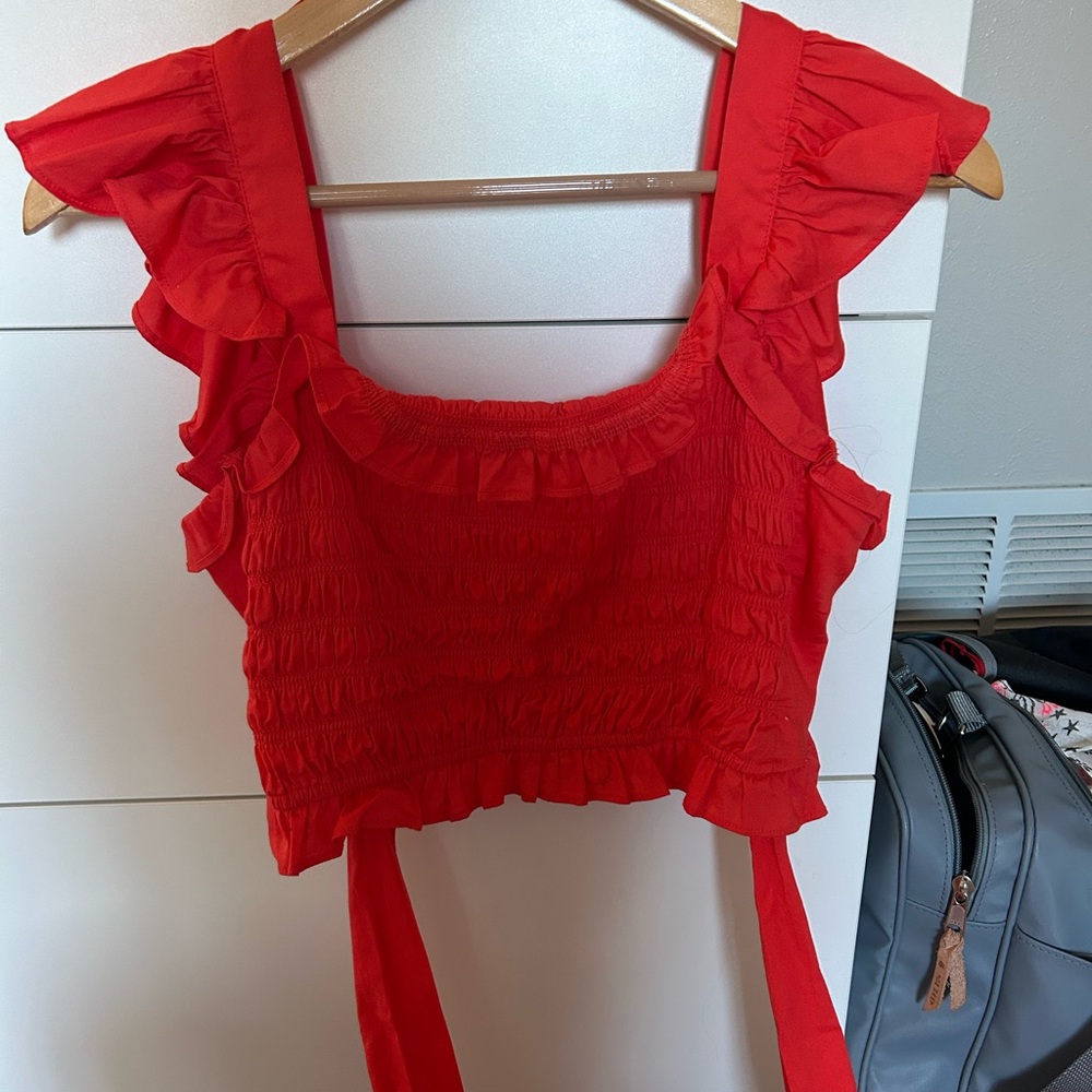Cute orange top that ties in the back!